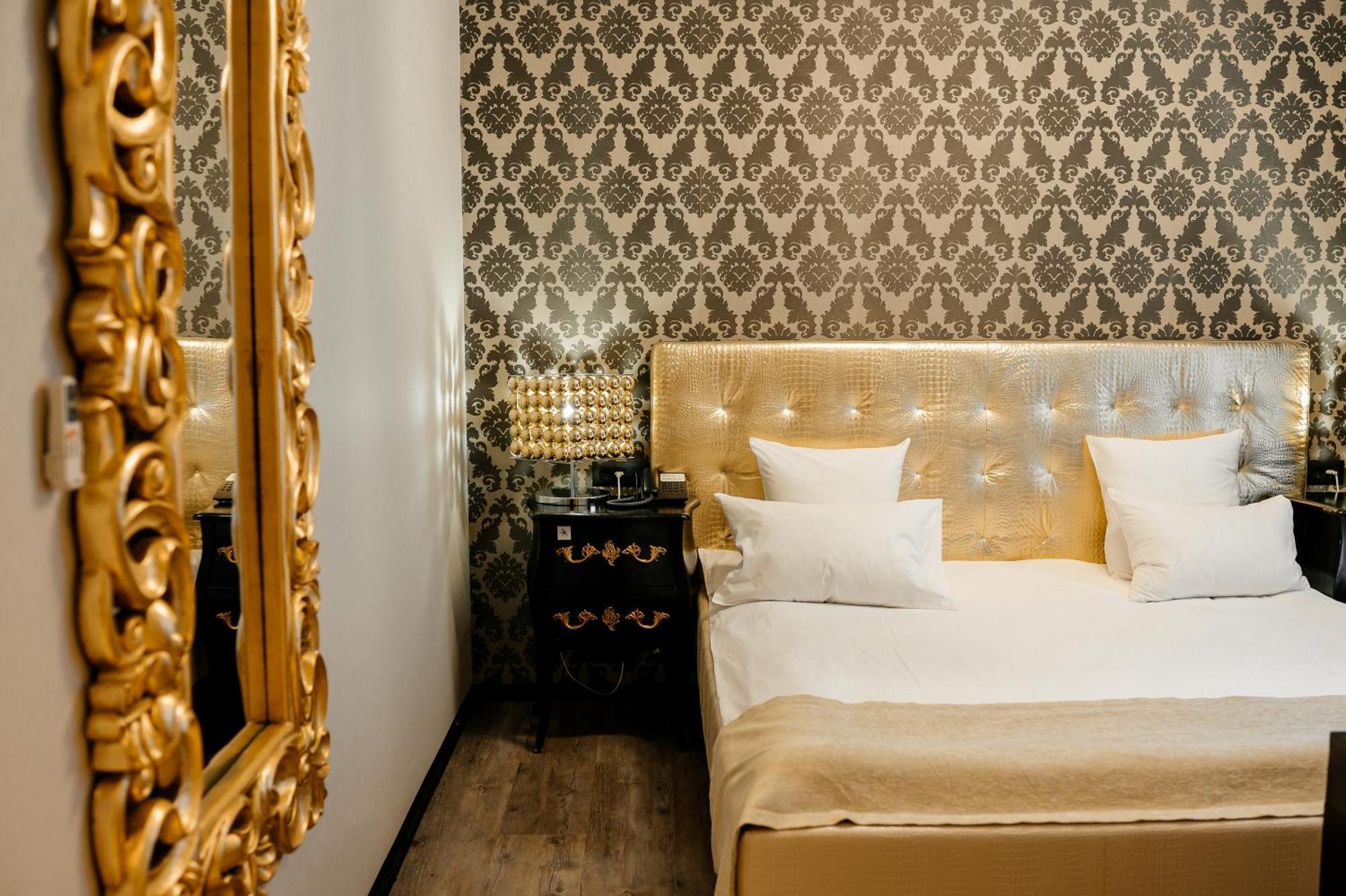 Weekend Boutique Hotel Kisinyov Kültér fotó